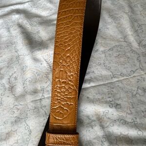 Textured Tan and Brown Leather Belt with‎ Embossed Detailing